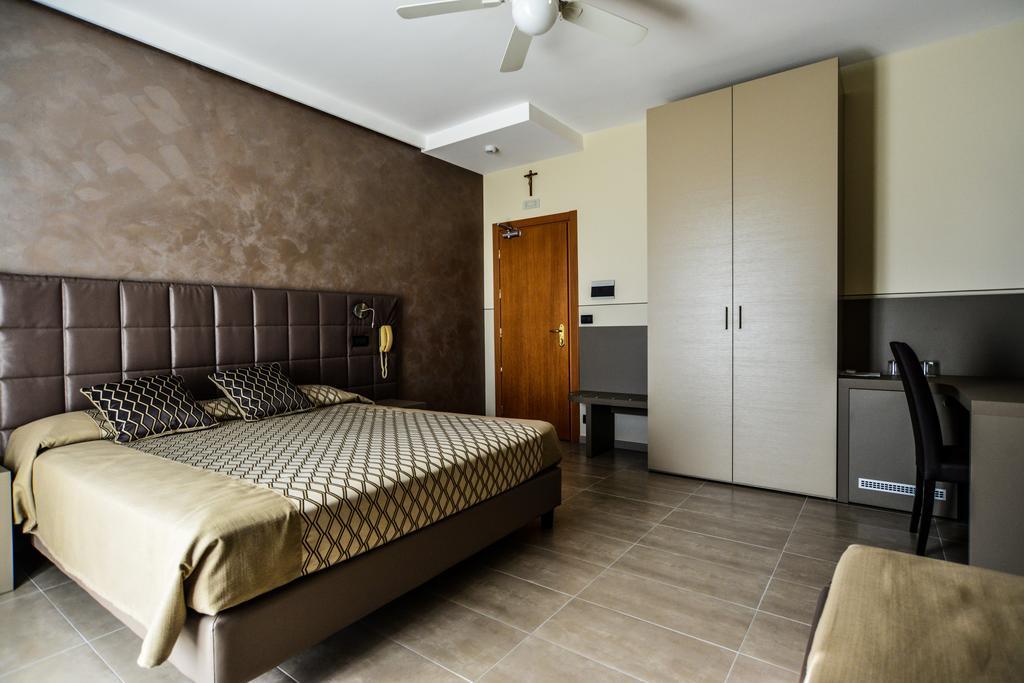 Hotel Sorriso Toscolano Maderno Exterior photo