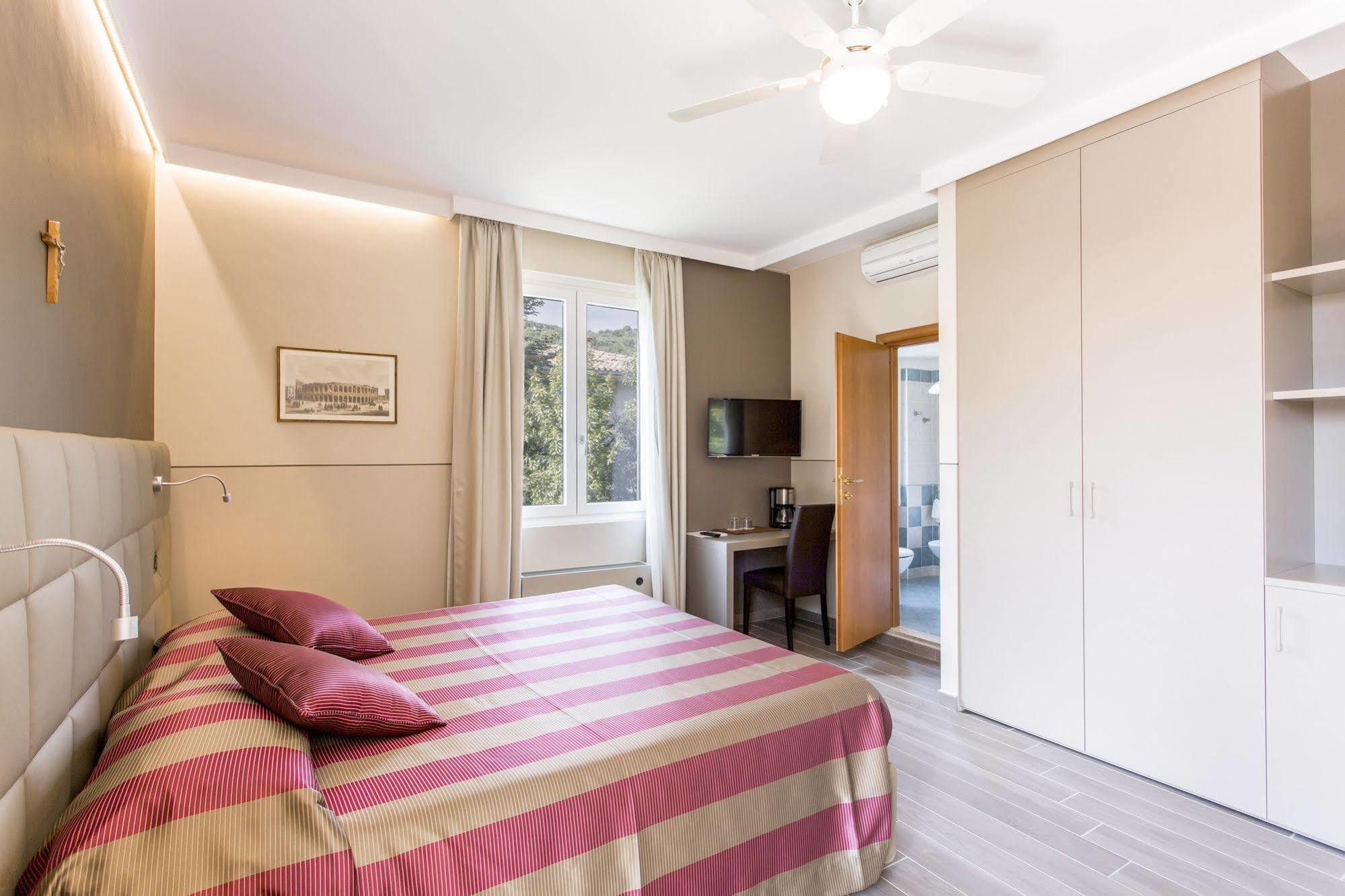 Hotel Sorriso Toscolano Maderno Exterior photo