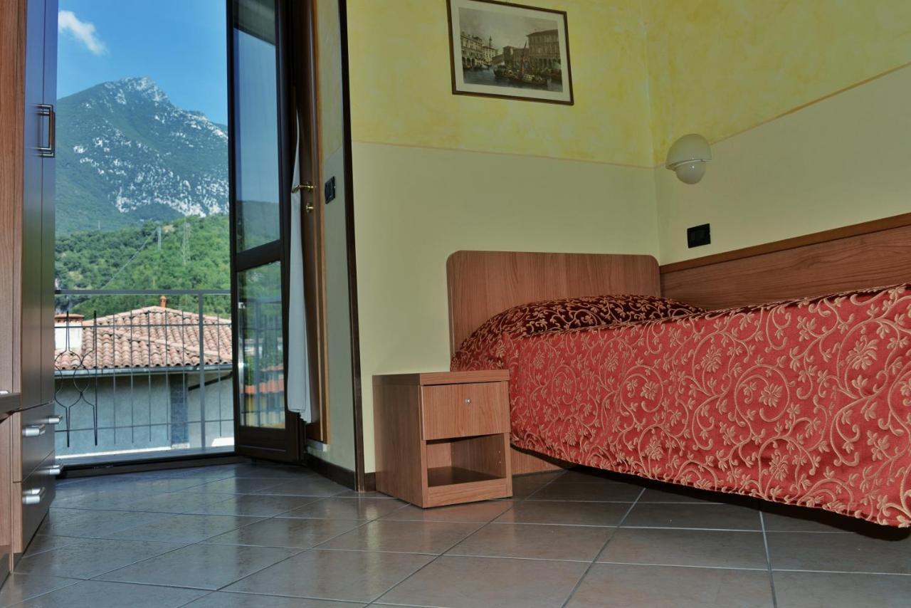 Hotel Sorriso Toscolano Maderno Exterior photo